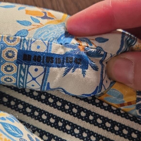 Farm Rio Patterned Flip Flops - Picture 4 of 5